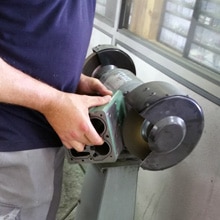 Ponçage de la case/controlet d'un régulateur Ponçage de la case/controlet d'un régulateur